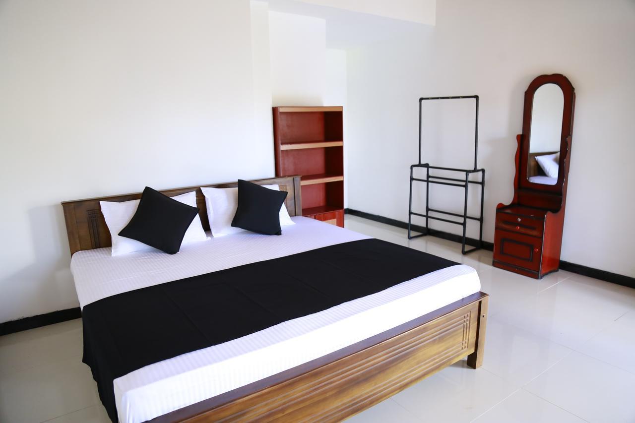 Layback Boutique Surf & Yoga Camp Sri Lanka Pansiyon Weligama Dış mekan fotoğraf