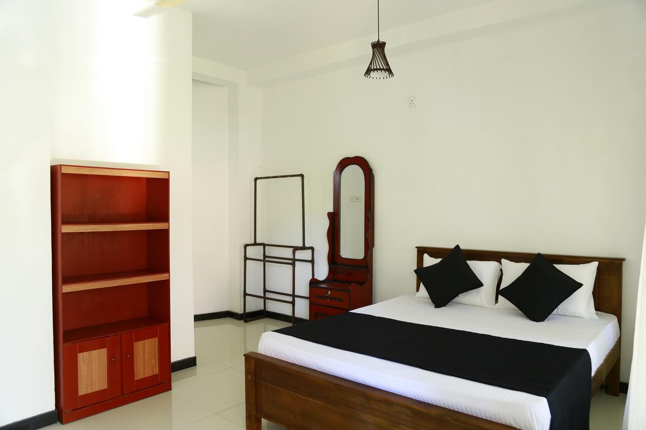 Layback Boutique Surf & Yoga Camp Sri Lanka Pansiyon Weligama Dış mekan fotoğraf