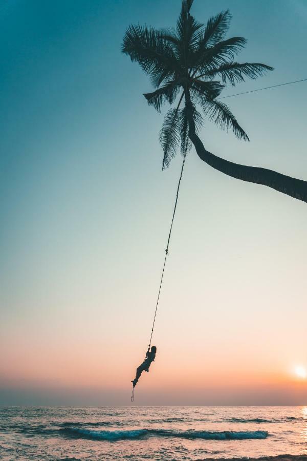 Layback Boutique Surf & Yoga Camp Sri Lanka Pansiyon Weligama Dış mekan fotoğraf
